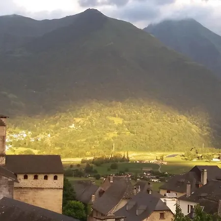 Hotel Les Rochers Saint-Savin (Hautes-Pyrenees)