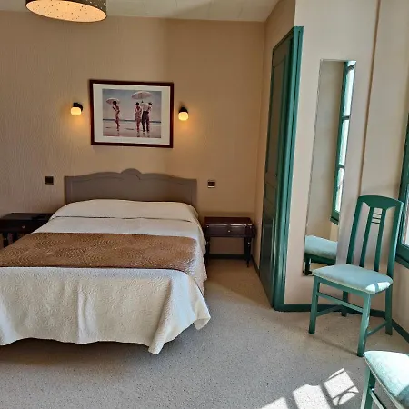 Hotel Les Rochers 3*
