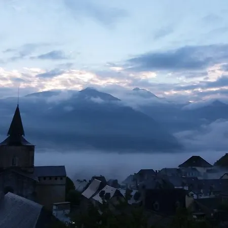 Hotel Les Rochers Saint-Savin (Hautes-Pyrenees)