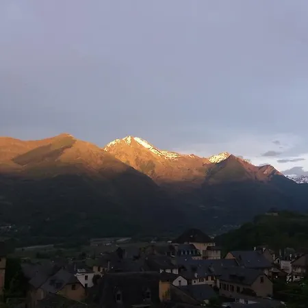 Hotel Les Rochers Saint-Savin (Hautes-Pyrenees)