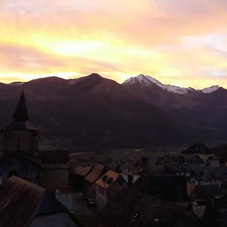 Hotell Les Rochers 3*