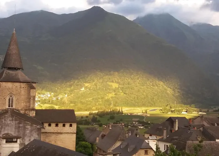 Отель Les Rochers Сен-Савен