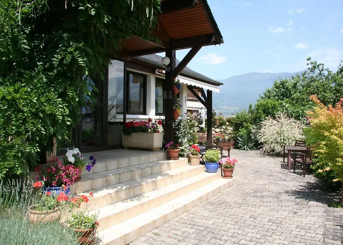 Отель Les Rochers Сен-Савен