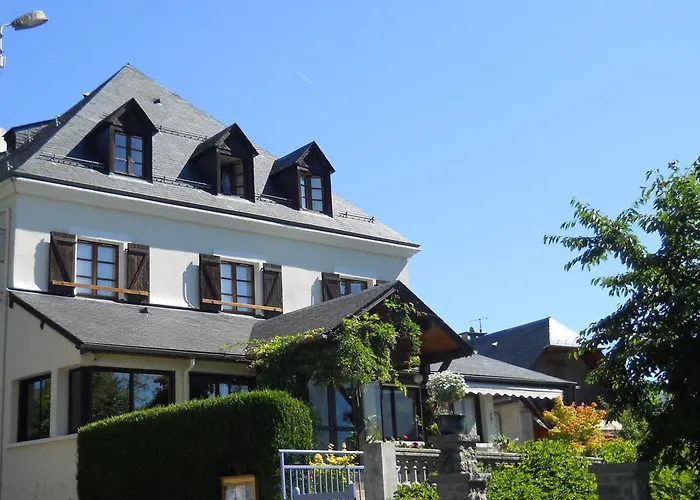 Отель Les Rochers Сен-Савен