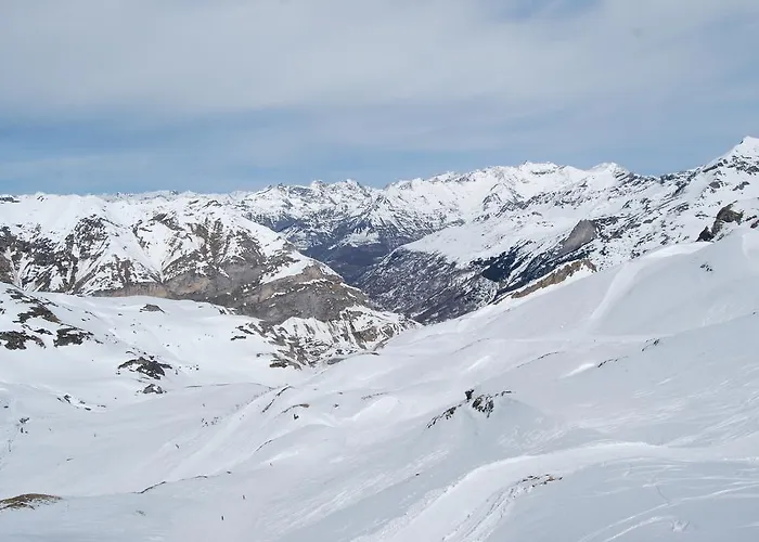 Отель Les Rochers 3*