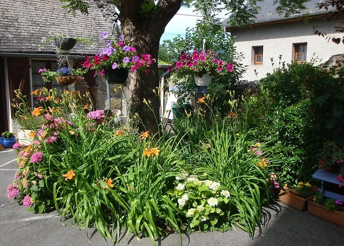 Отель Les Rochers Сен-Савен