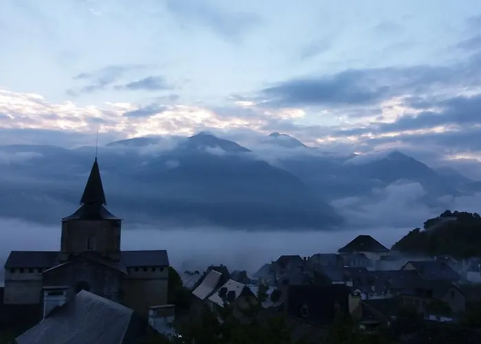 Отель Les Rochers Сен-Савен