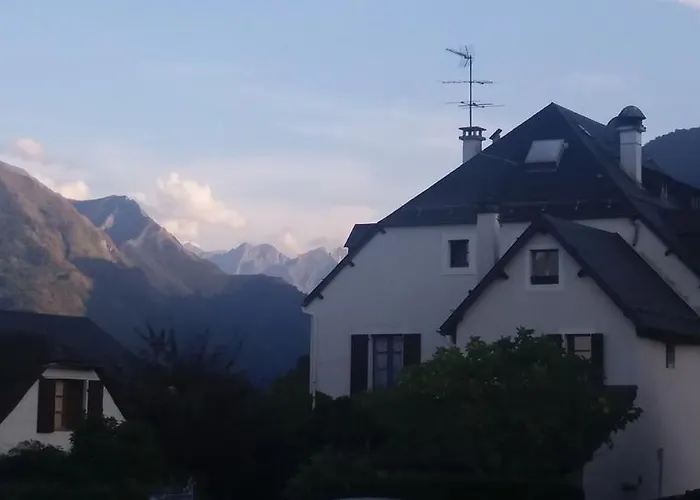 Отель Les Rochers Сен-Савен