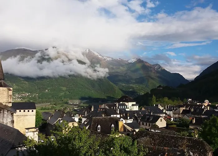 Отель Les Rochers Сен-Савен