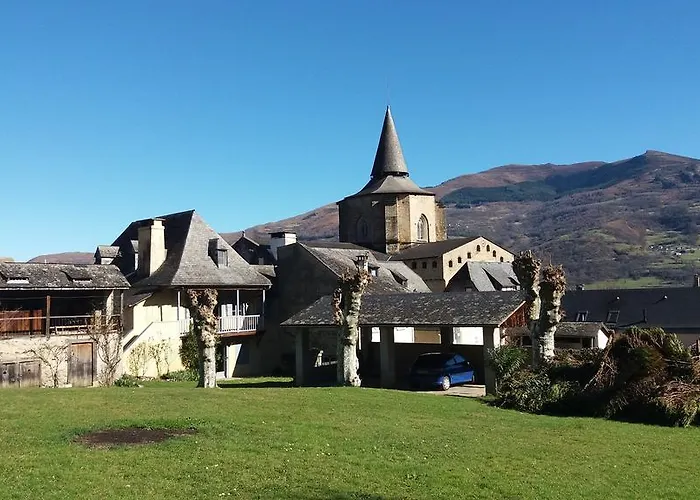 Отель Les Rochers 3*