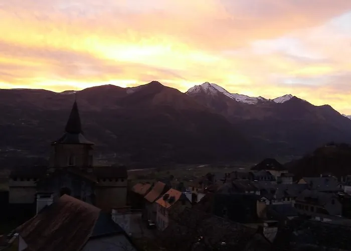 Отель Les Rochers 3*