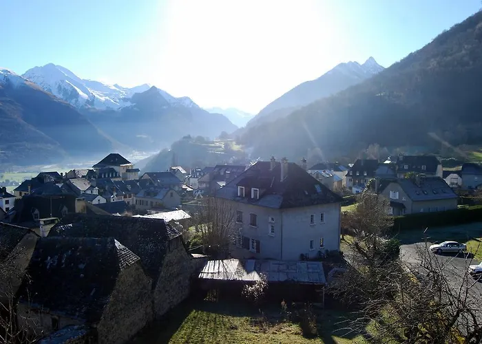 Отель Les Rochers Сен-Савен